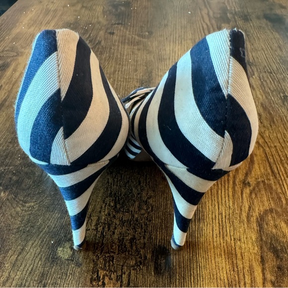 9.5 Nautical Stripes JCrew Peep-toe Pumps - Picture 3 of 6
